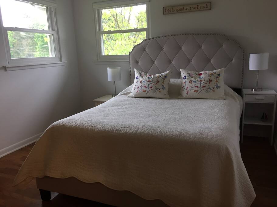 Bedroom Two (Queen)