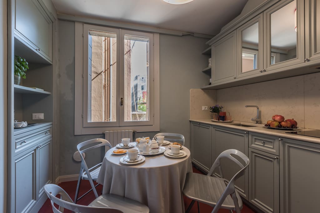 Kitchen & Dining