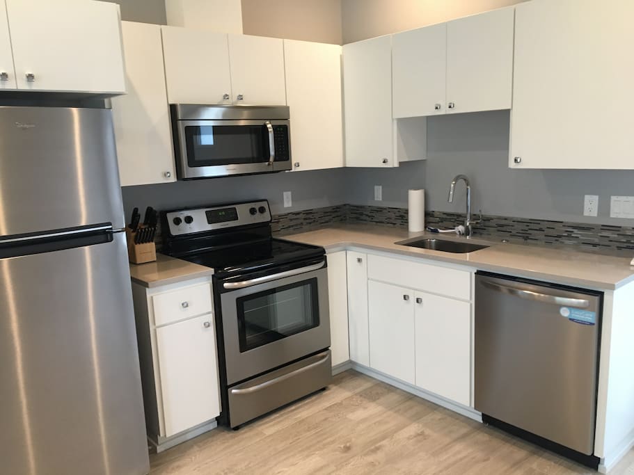 Brand new kitchen, equipped with all of the cooking basics you'd need.