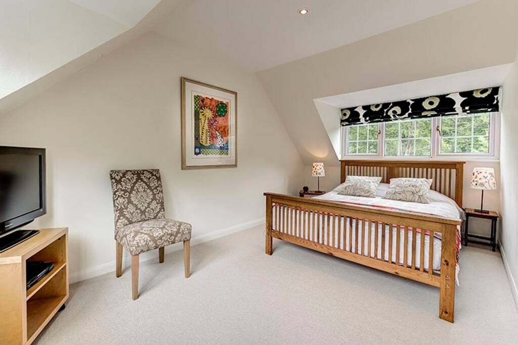 Bedroom 1 - kingsize double