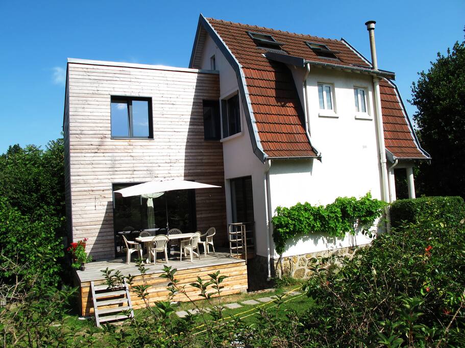 La maison vue du jardin