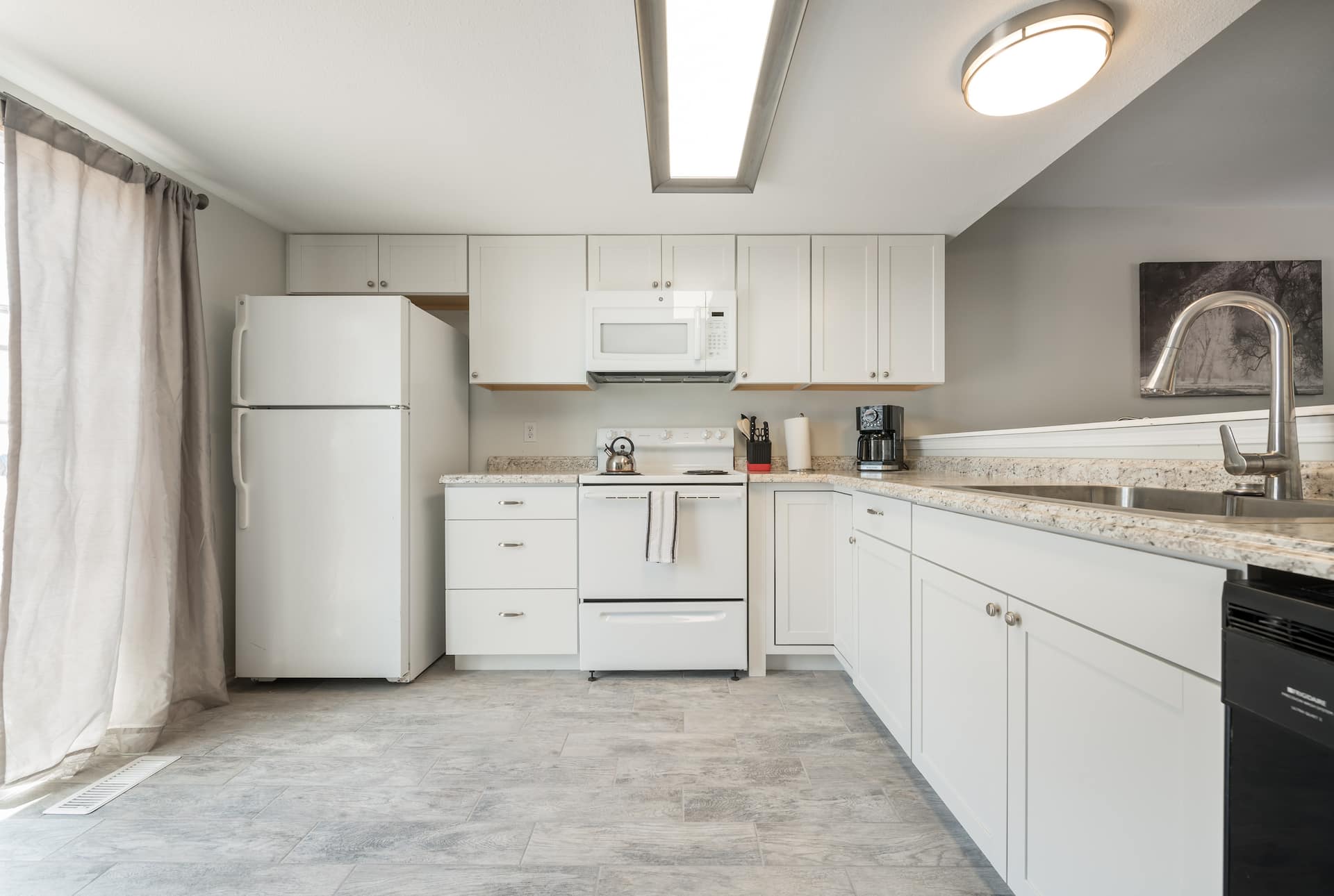 ★Wow! What a Find! Stunning 2BR, 1.5 BA Townhouse★ — foto 4