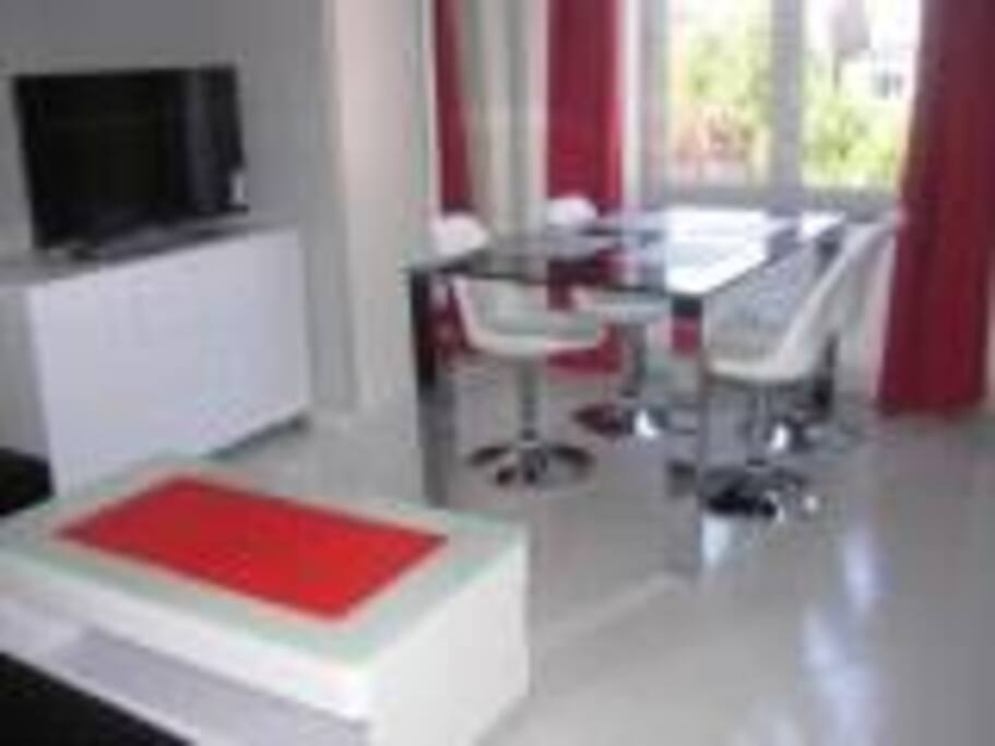 Table pour 4 avec vue sur jardins