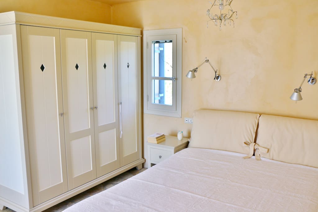 Queen bed