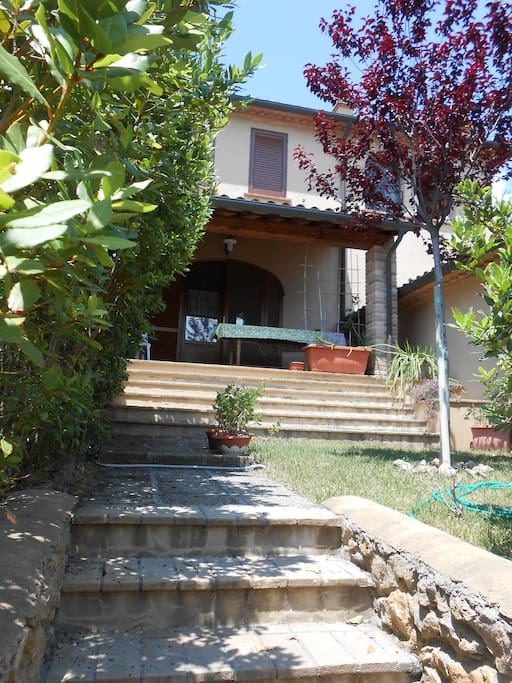 Ingresso con giardino anteriore