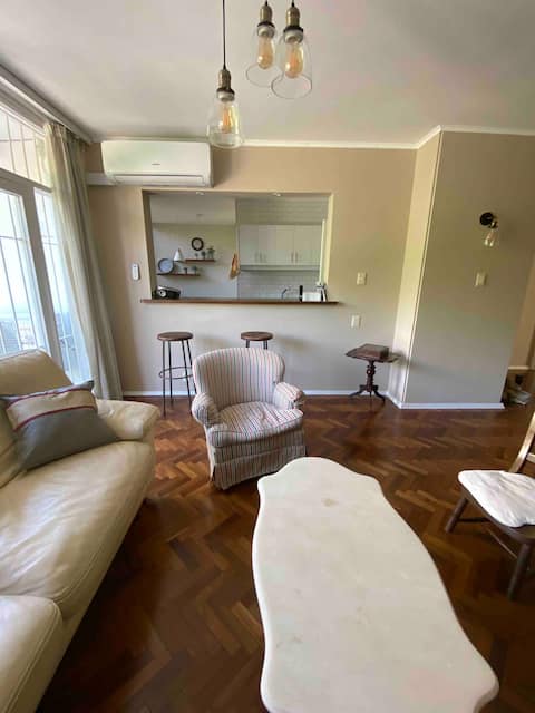 Propiedad de Airbnb exitosa: Spacious, bright and quiet en Pocitos