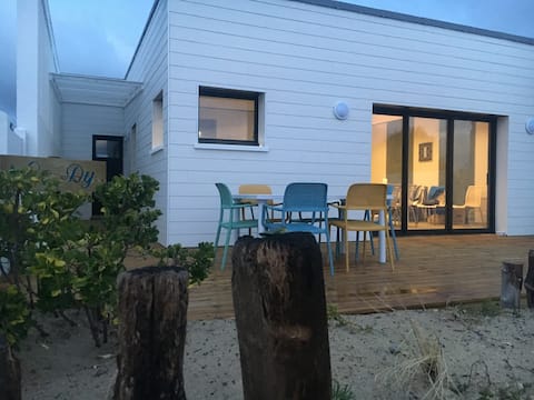 Beautiful sea-facing vacation home in Pirou