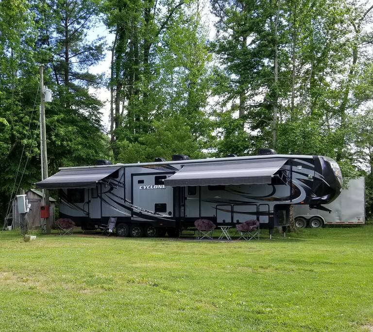 44 ft Heartland Cyclone 4100 Toy Hauler