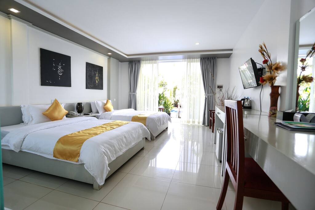 Deluxe Twin Room with balcony and pool view