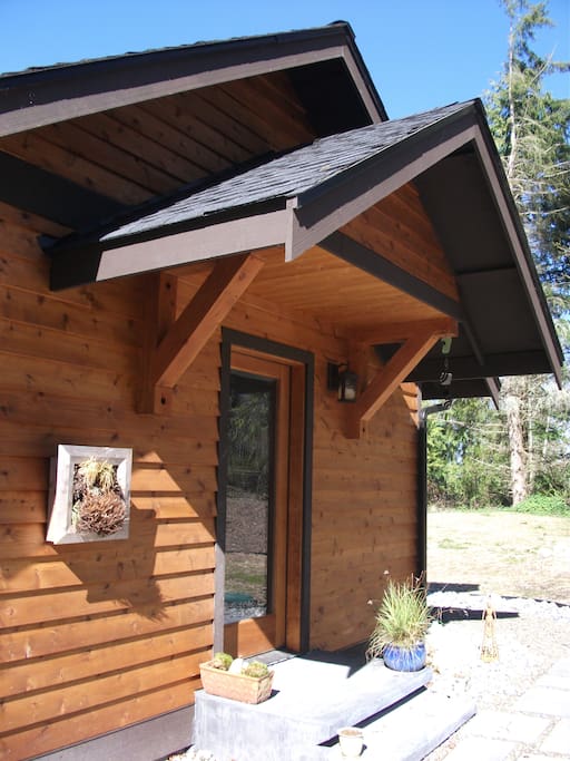 Private entrance to Raven's Landing Studio
