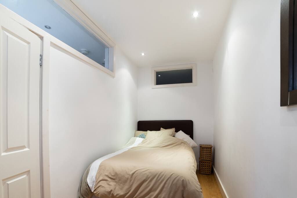 Room 1 / Longer bedroom