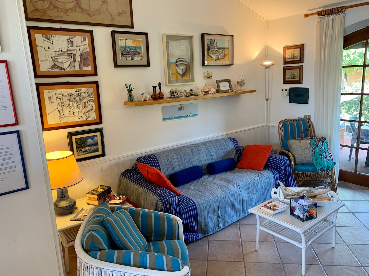 Annonce Airbnb populaire: 'La Tonnara' beach house five meters from the sea à Stintino