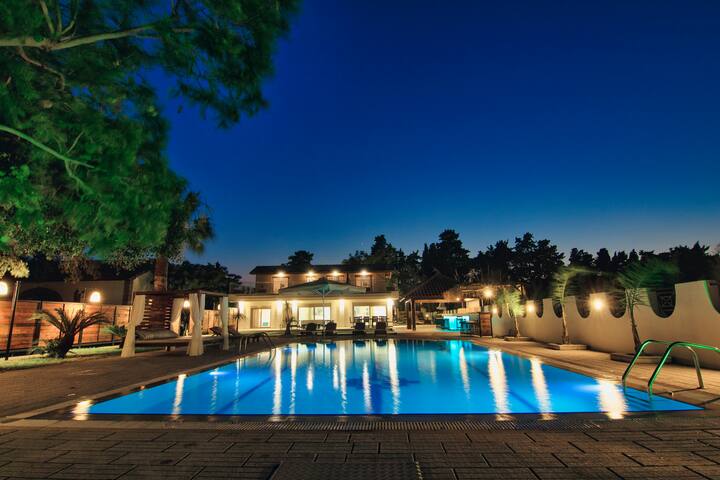 Pegasos luxury Villa gallery image 3