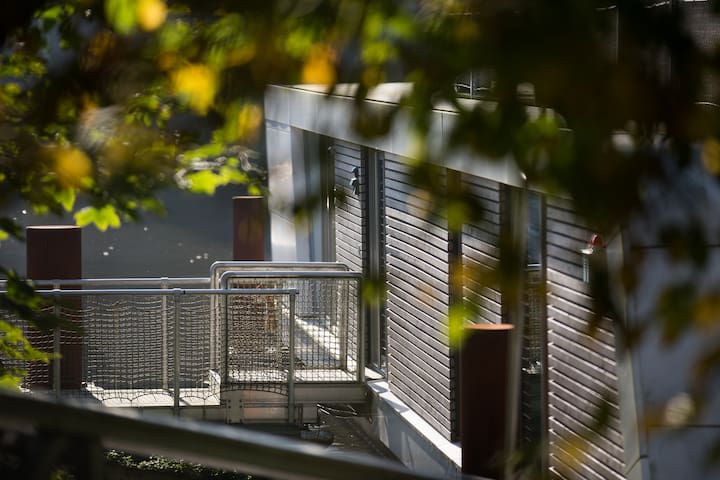 Huge Sundeck Floating Home Near Hamburg Center Houseboats For Rent In Hamburg