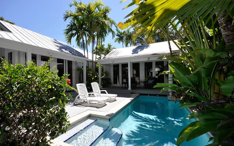 PACKER RETREAT - A beautifully renovated "Conch" house