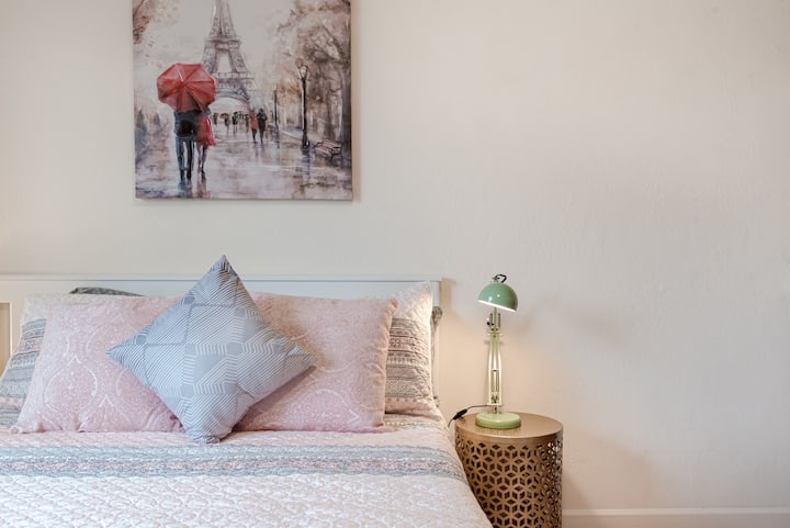 Cama tamaño queen en el dormitorio 1