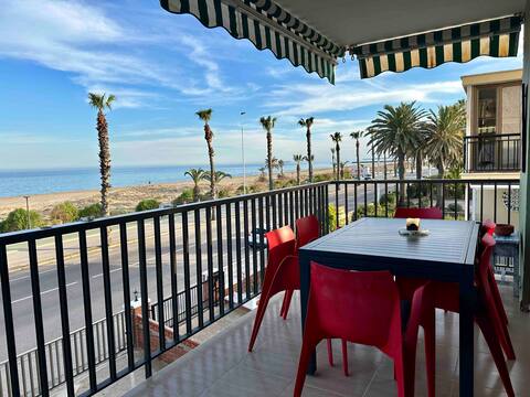 On the sea front of the beach apartamentos SOL DOR