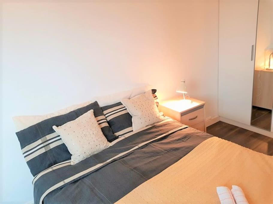 Double bedrooms with fresh linen and towels