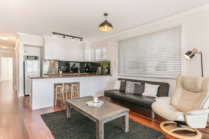 Beachfront on Golden Mile gallery image 5