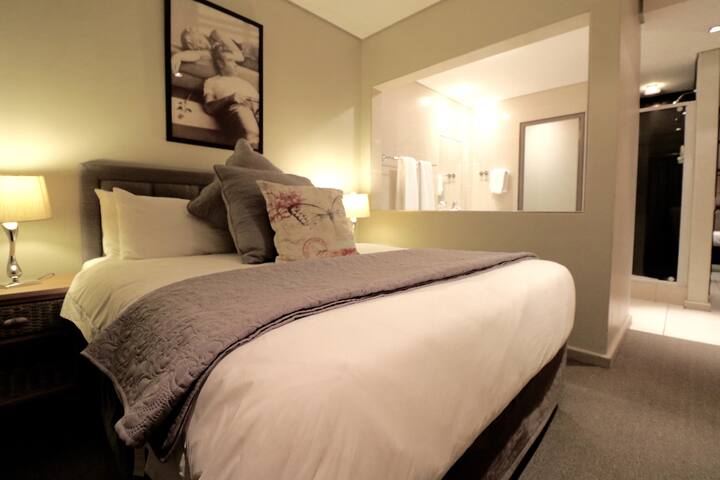 Modern Two Bedroom gallery image 4