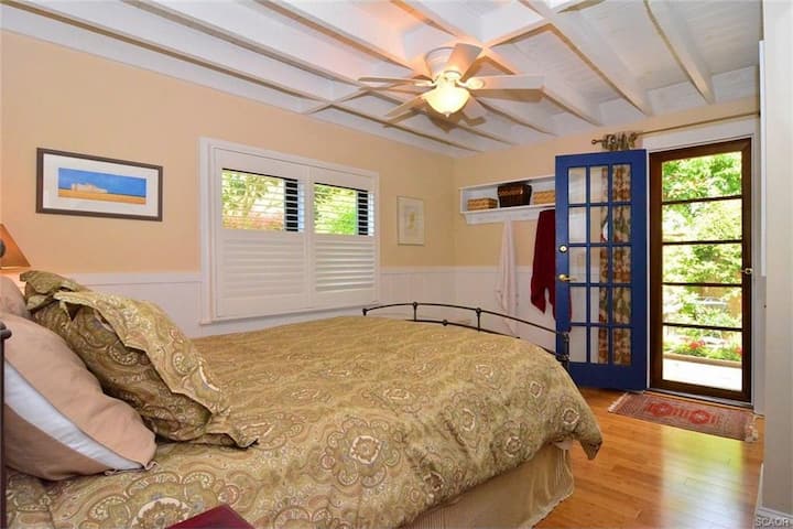 Master bedroom with queen bed and private access to the deck/outdoor shower