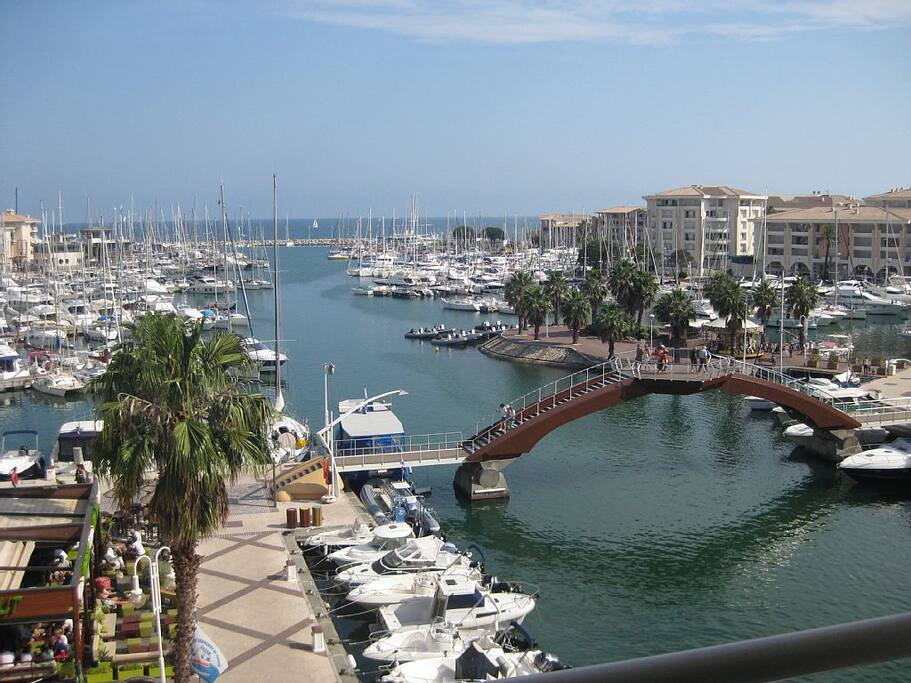 Port Frejus à 80 m de l'appartement