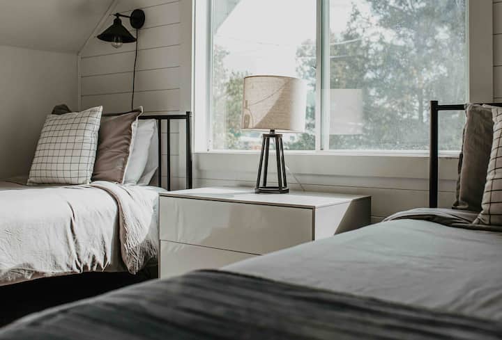 The loft has 2 twin beds with a light above - perfect for reading while overlooking Lake Forest.