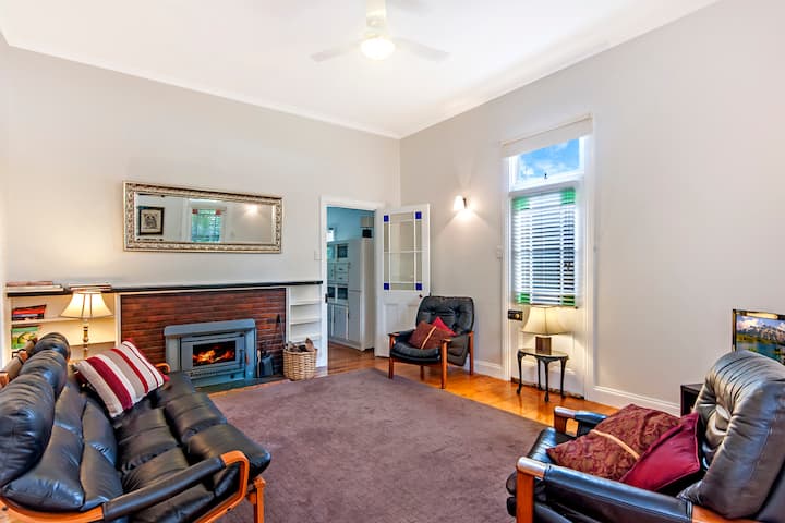 Quaint Cottage In The Heart Of Town - Port Fairy