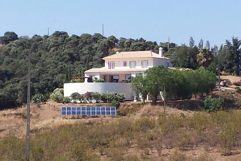 Het huis gezien vanuit het zuiden / The house as seen from the south