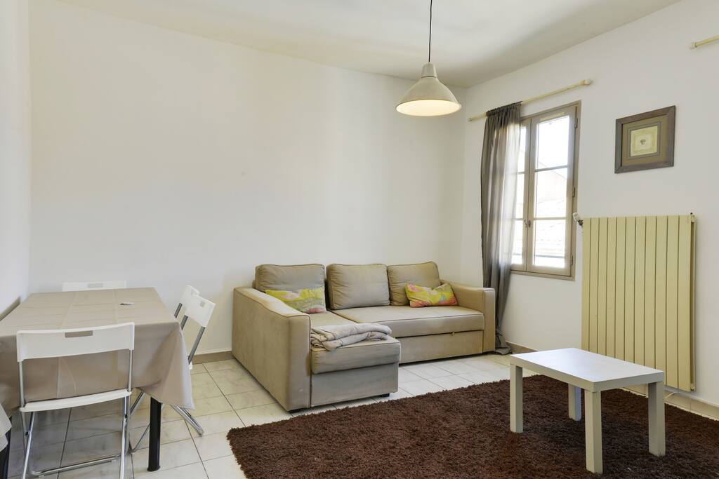 Spacious living room
