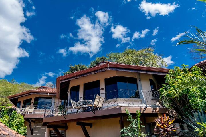 Your Villa Retreat for 2 to 6 Guests