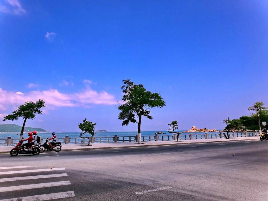 The beach infront of building, Guest walk very wonderful