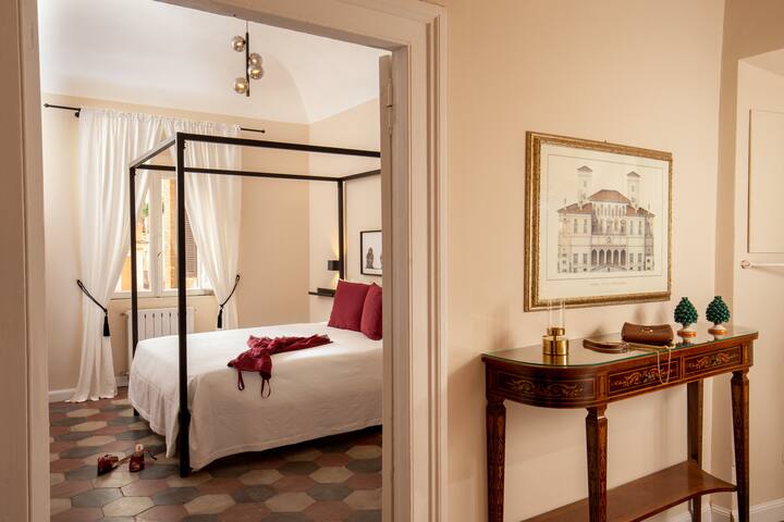 Emperor’s View – Historic Apt. in Colosseum gallery image 4