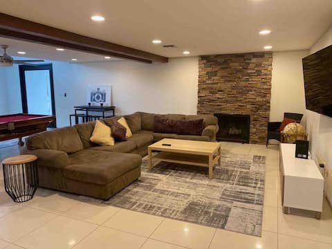 Popular Airbnb listing: Contemporary home 4 BD/4BA Tempe home near ASU in Tempe