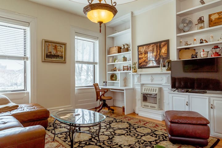 Cozy, Old World Charm Apartment in Benton Park!!!
