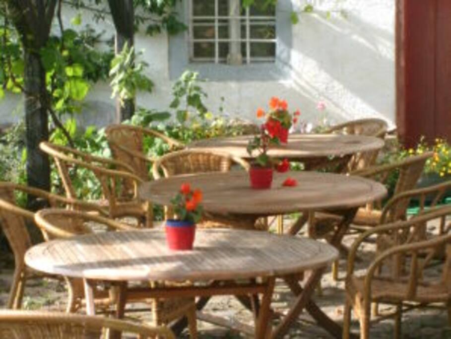 roof covered terrace (smoking area)