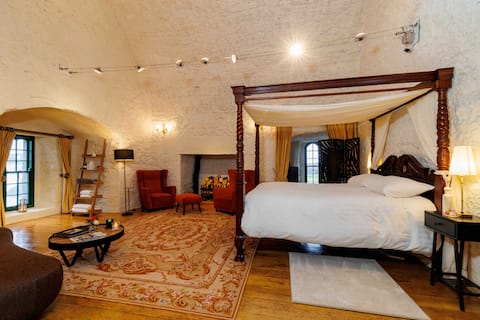 Tybroughney Castle: The Vaulted Suite