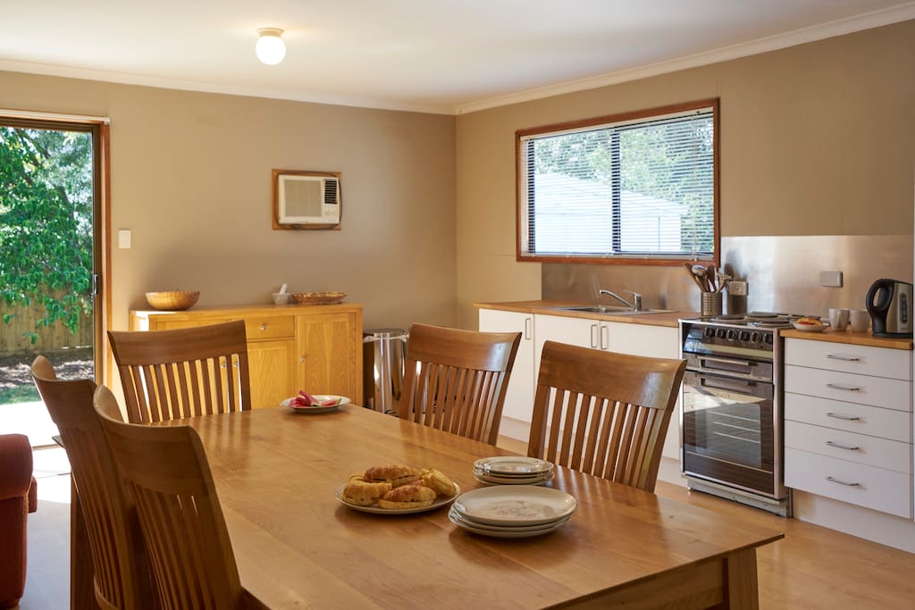 Kitchen & Dining