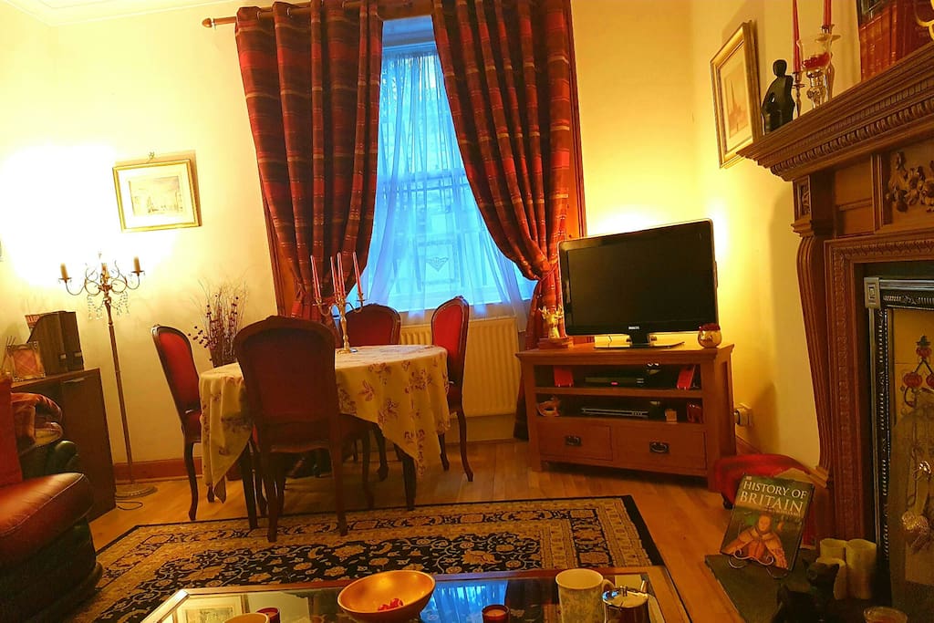 Lounge (evening)