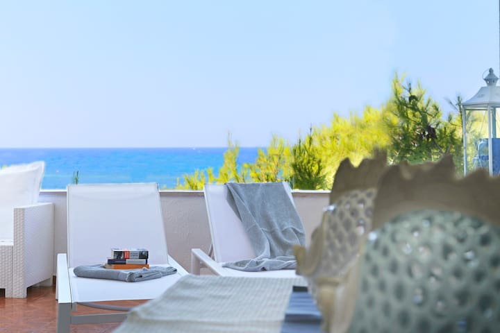 Aquarius Beachfront Suite★Amazing Sea View★ Puglia