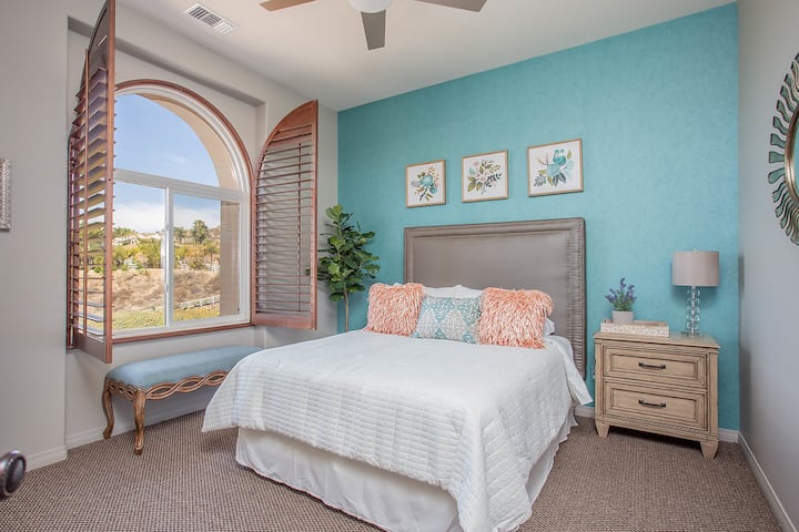 Turquoise room, bedroom #2, queen bed