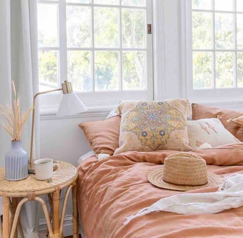 The Holiday House – park and walk everywhere!