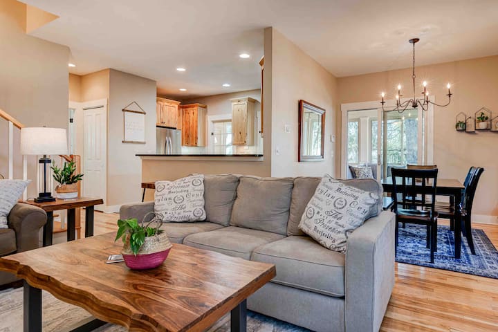 Mountain Escape: Inviting 3br/3ba Stylish Retreat! - Swannanoa, NC