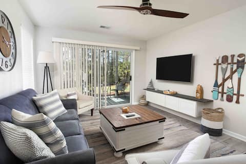 Popular Airbnb listing: True Blue Paradise 2BD, 1st Flr, Pools Golf Beach in Litchfield Beach