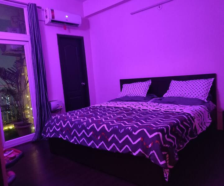 Room@night with smart light effect