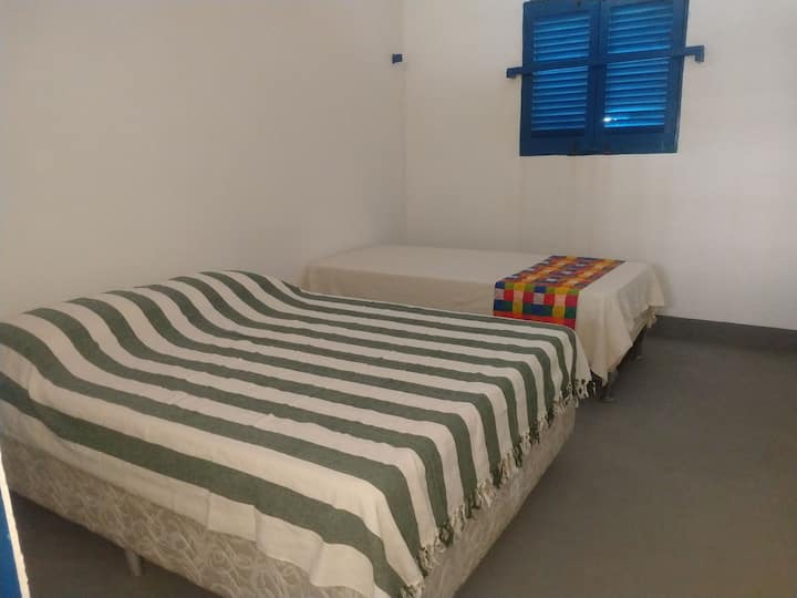 Dvojlôžková izba

1 manželská posteľ, 1 jednolôžko