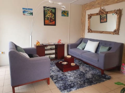 Comfortable, independent 2nd floor apartment
