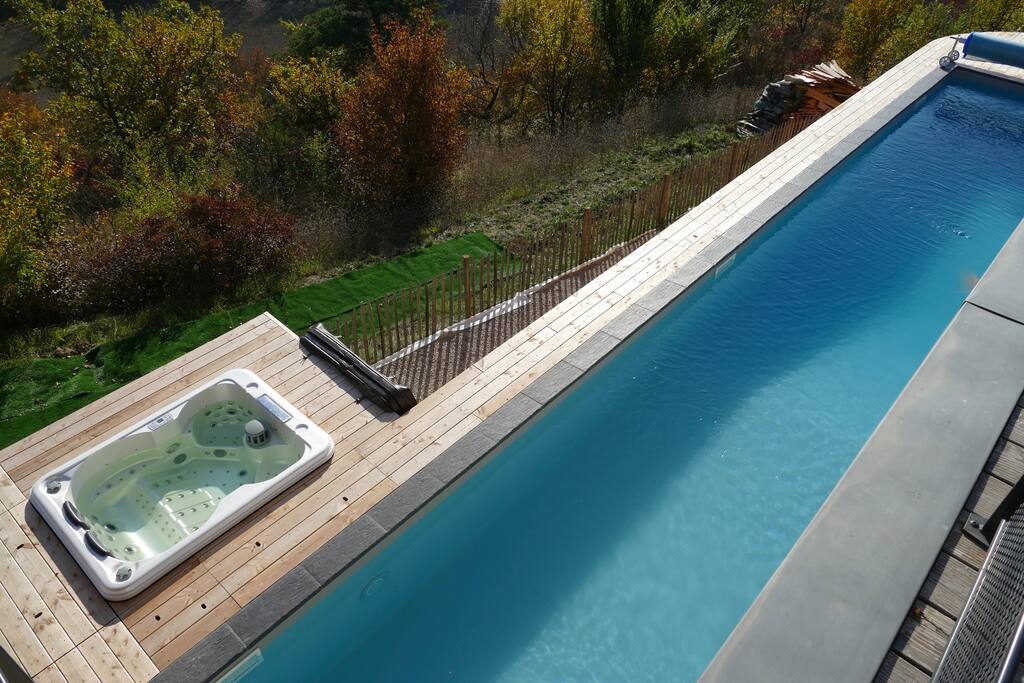 couloir de nage chauffé, jacuzzi 4 personnes