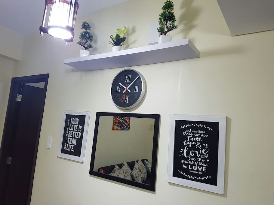 Wall decor next to the dining table - to inspire your day!