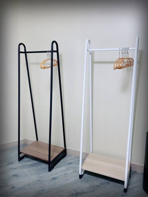 Dress hanger